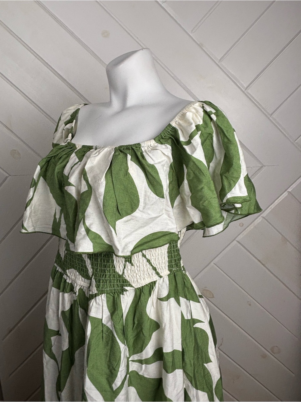 Cupshe Green and White Off-Shoulder Maxi Dress